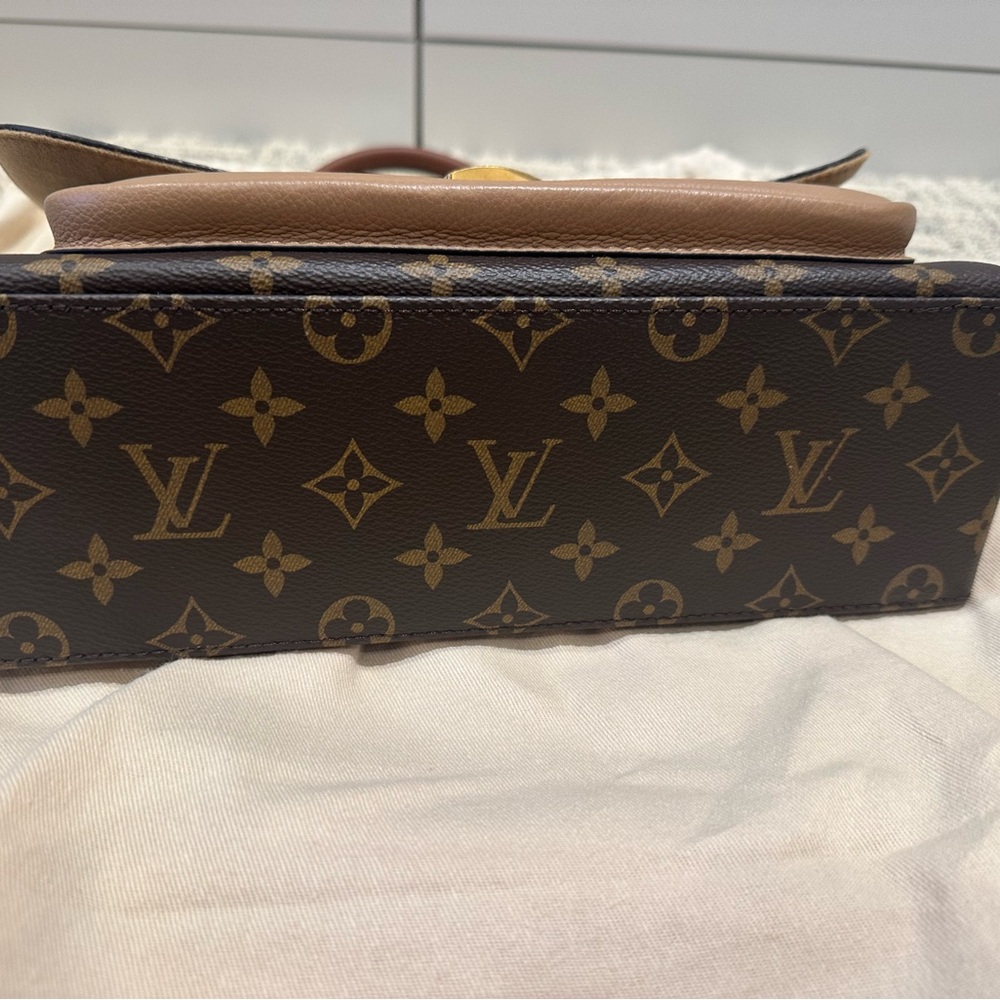 Louis Vuitton Monogram Crossbody Bag - Picture 9 of 12